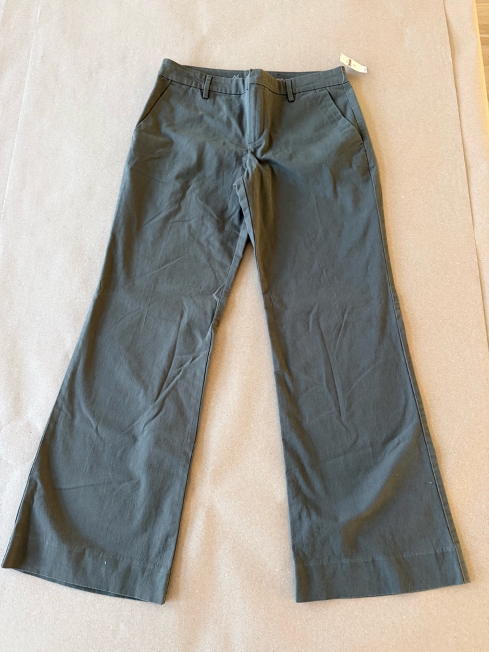 GAP — Charcoal Straight-Leg Chinos — Size 6A